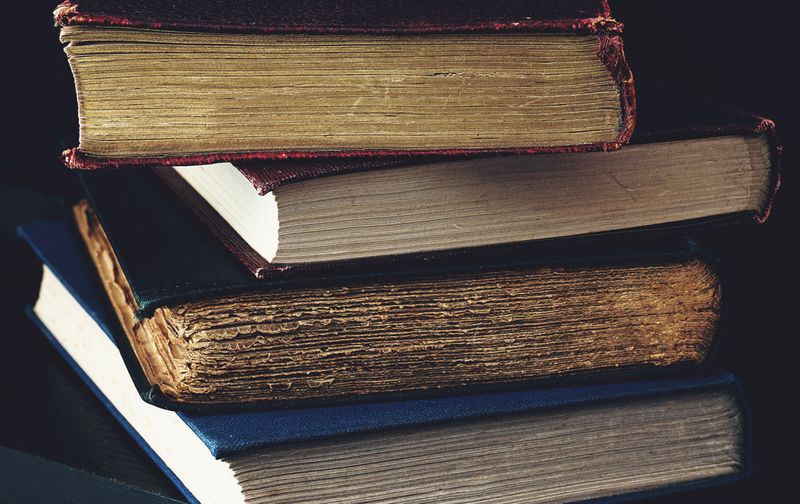 Livres anciens d'astrologie et cartes célestes