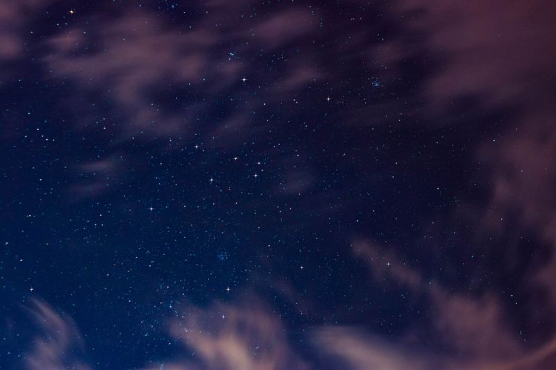 Ciel étoilé avec constellations du zodiaque visible depuis la France